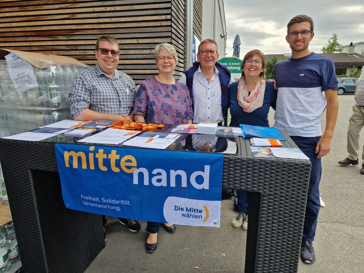 🍲 Suppe in #Erlinsbach, 🍫 Schoggi in #Balsthal und 🍦 an der HESO in #Solothurn: Unsere Kandidierenden haben sich heute mächtig ins Zeug gelegt 💪🏼 <a href="/mitte_so/">Die Mitte Kanton Solothurn</a> #WahlCH23 #WahlSO23 #FCKPolarisierung
