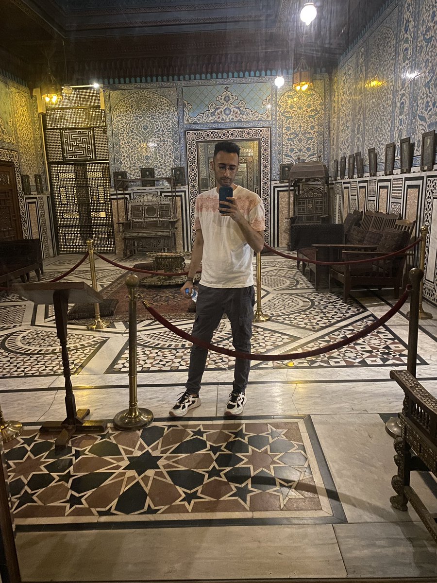 عاد اليكم من جديد