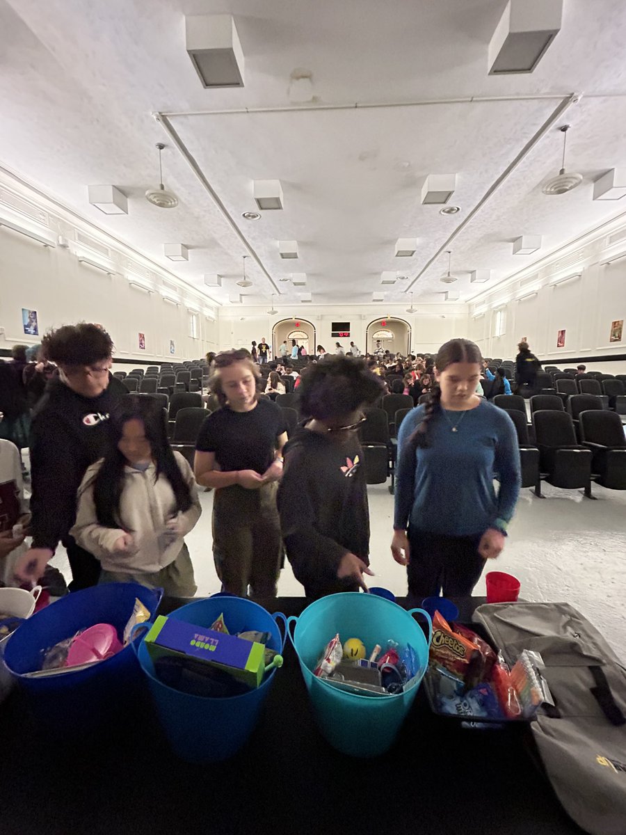 dcopelandROXMID's tweet photo. 8th Grade VIP Celebration! Students who had all passing grades at progress reports got to enter to win raffle baskets. https://t.co/OHDMZulalP