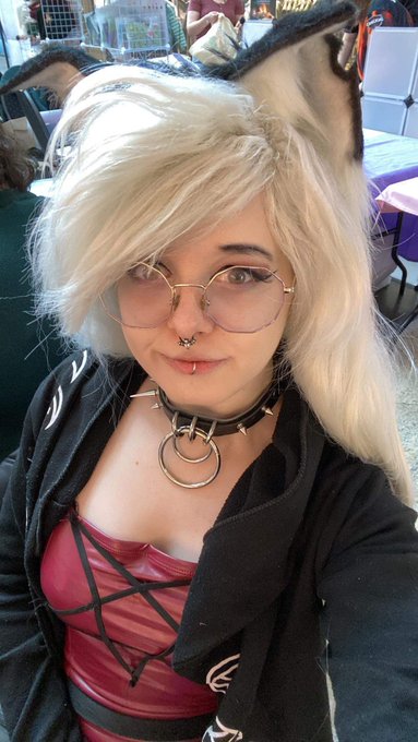 essen war lecka jetzt bin gest&auml;rkt awooo #loona #cospaly #cosplayergirl #HelluvaBoss https://t.co/mT<a href="/tag/loona"class="tags">#loona</a><a href="/tag/cospaly"class="tags"><span>#cospaly</span></a><a href="/tag/cosplayergirl"class="tags"><span>#cosplayergirl</span></a><a href="/tag/helluvaboss"class="tags"><span>#helluvaboss</span></a>