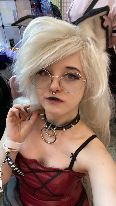 essen war lecka jetzt bin gest&auml;rkt awooo #loona #cospaly #cosplayergirl #HelluvaBoss https://t.co/mT<a href="/tag/loona"class="tags">#loona</a><a href="/tag/cospaly"class="tags"><span>#cospaly</span></a><a href="/tag/cosplayergirl"class="tags"><span>#cosplayergirl</span></a><a href="/tag/helluvaboss"class="tags"><span>#helluvaboss</span></a>