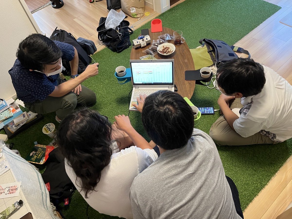 ローバーチームです！
明日10/1は植松電機さんスペースプローブコンテスト事後プレゼン最終提出日です！
ただいま作成中、加速度のログを見ています。

おやつはビーノ、ロイズのポテチチョコ、シューアイス、ドーナツです🍩
#spc2023 #趣味は宇宙開発