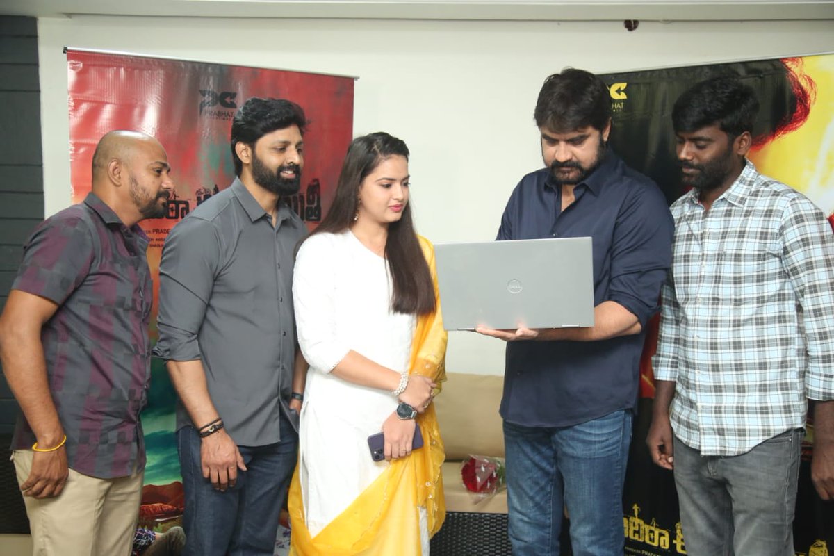 klapboardpost's tweet photo. Mix of entertainment & emotion

Witness the magic of love & relationship...! ❤️✨

Hero @actorsrikanth unveils the trailer of #YendhiraEePanchayithi

https://t.co/QSnICY6oaj

 @telugufilmnagar
#Bharat #VishikaLaxman #GangadharaT #PradeepKumarM #PrabhatCreations #PeddapalliRohith #SatishMasam @JanakiramaraoP @PROSaiSatish @ParvathaneniRam #TeluguFilmNagar #mangomusic @OfficialSunitha #PeddapalliRohith #RamavathSriKrishna @KSChithra