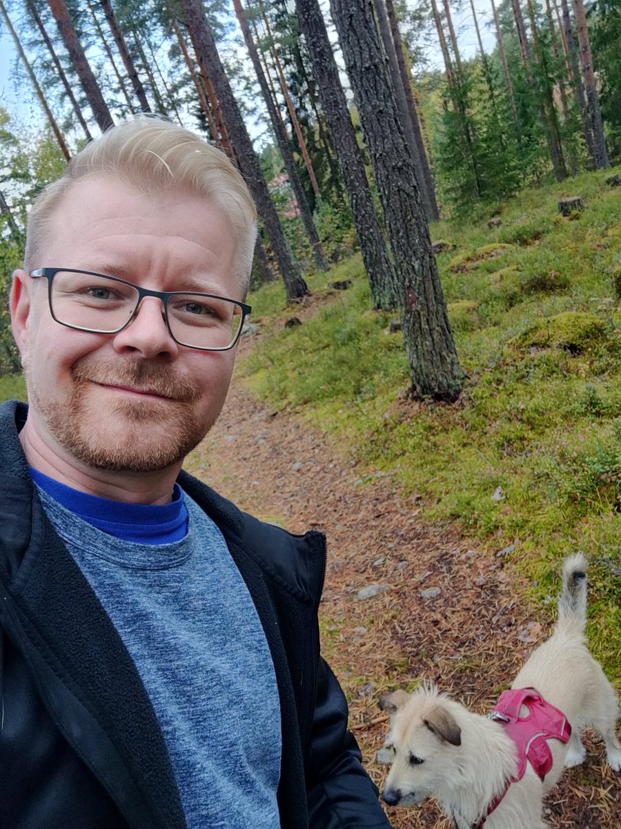 MicestCo's tweet photo. Aika kiva kun melkein ulko-ovelta alkaa heti metsä https://t.co/dgGHquc2AU