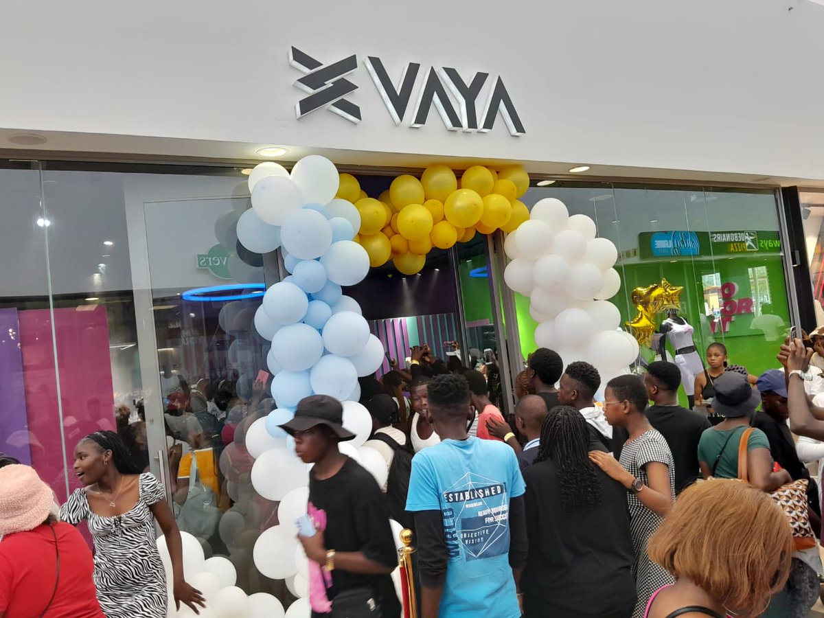 Lindiwe_Sambo's tweet photo. Yeses it's really packed here at the #VayaStoreLaunch https://t.co/b3HRys9zFC