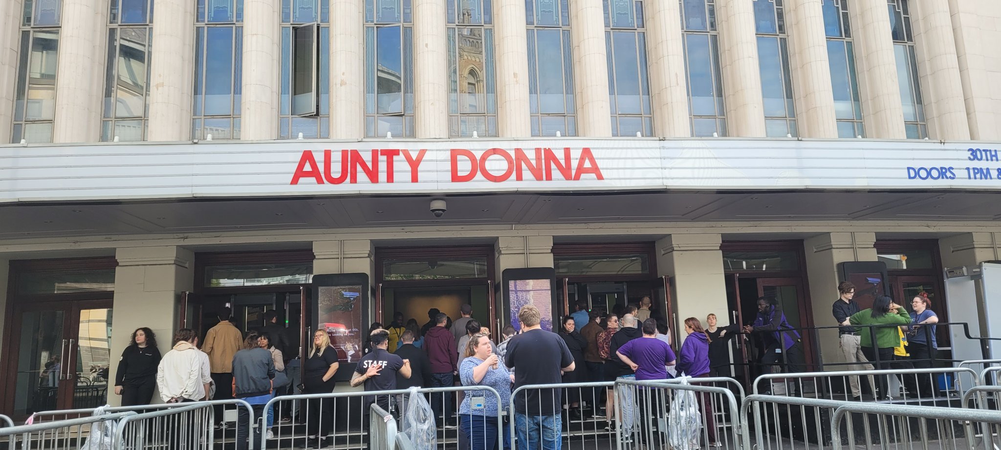 going out and being social! getting to see Aunty Donna! https://t.co/I4pEzAFE5w