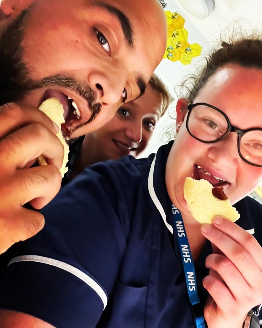 We have had the baking itch on @TeamAvenhamPICU since the successful #MacmillanCoffeeMorning yesterday! One of our ladies made rock cakes for everyone 😋 they were very much appreciated by both staff and patients 😀 🩷