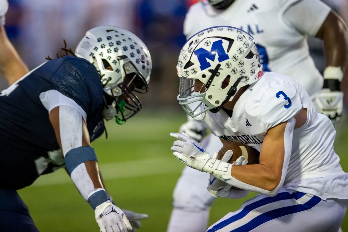 kylesokeland's tweet photo. Last night was the complete performance No. 2 Reitz had been seeking. It came in the biggest game yet too. On the Panthers staying undefeated with a strong win against Memorial:
https://t.co/DxenjwCW1p https://t.co/oWQ0jgz1Nr