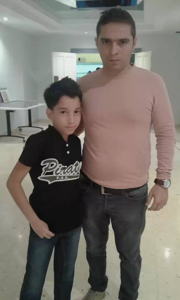 manunoly's tweet photo. @GmBruzon Felicidades @GmBruzon , te presento a mi sobrino en su 1er Capablanca y esa foto contigo, un orgullo de la familia. 
Acaba de convertirse en el 2do MI mas joven de cuba, y apreciaríamos mucho un par de consejos de tu parte si no es mucho pedirte. Éxitos y Bendiciones https://t.co/Zeso5kKs6Y