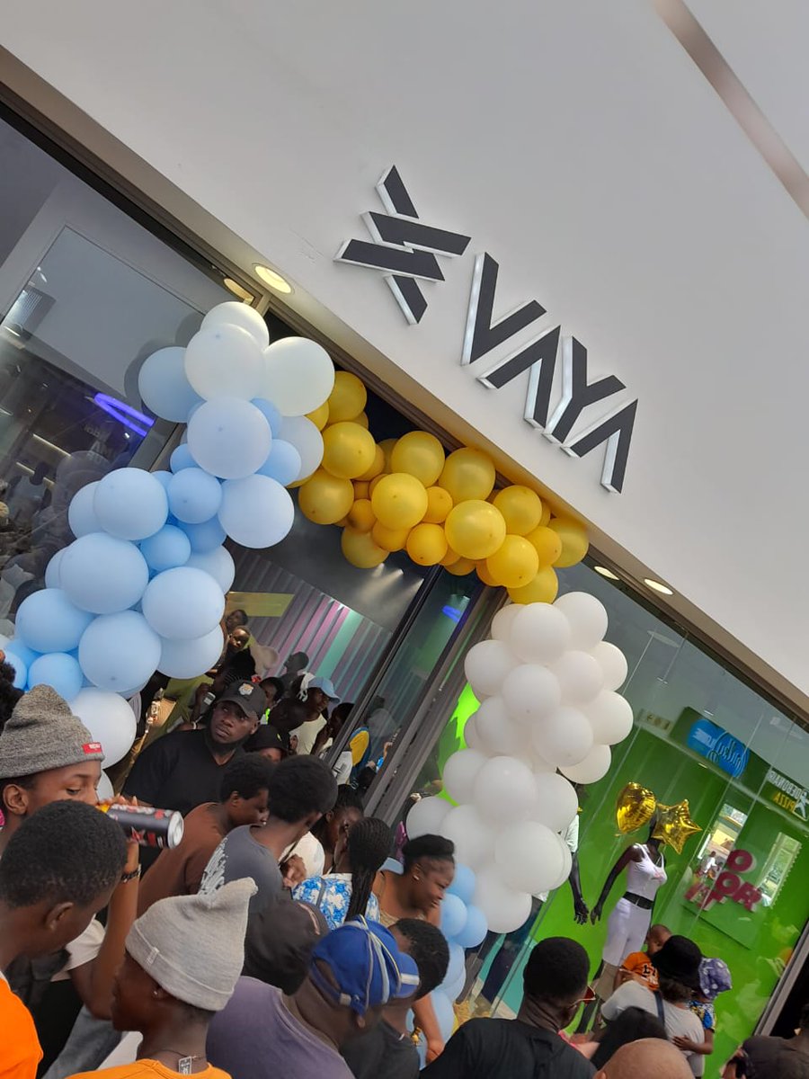 Lindiwe_Sambo's tweet photo. People came out in numbers I must say 👌🏽👌🏽#VayaStoreLaunch https://t.co/54DYSJhTpq