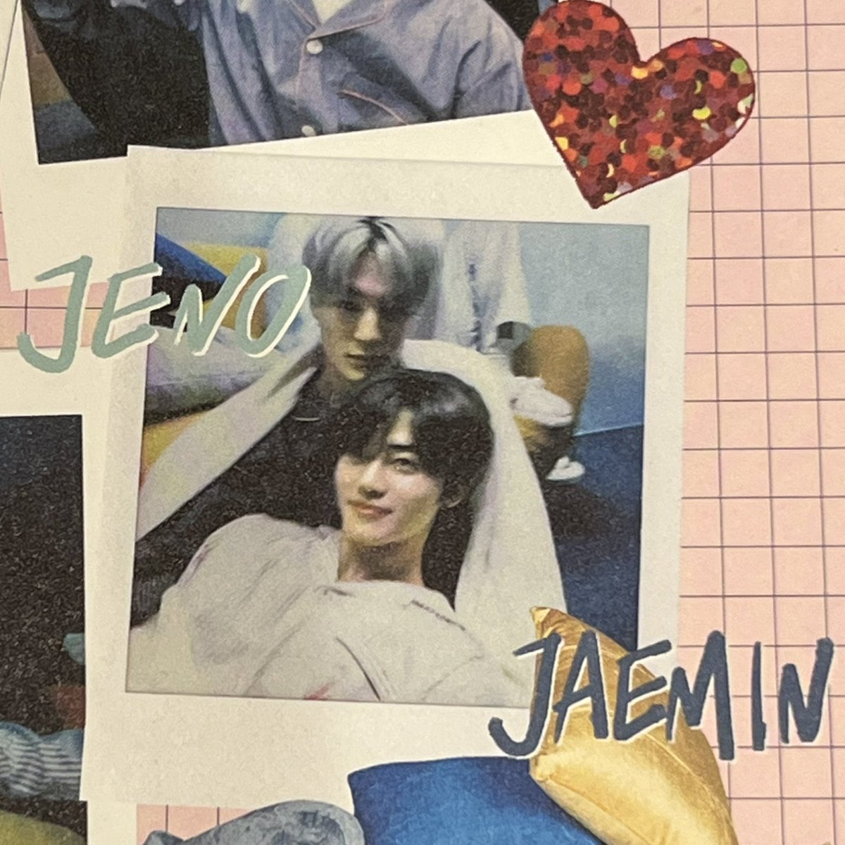 jjarchiv's tweet photo. Jeno wrapping a blanket around himself and Jaemin 😭

cr. EMI_NANA_HOLIC https://t.co/8ylGrm1wM3