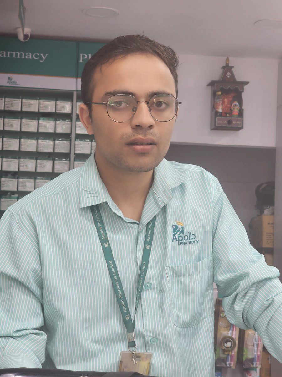 meTheRealPRINCE's tweet photo. Shame on Mr. Shivam (Pharmacist) appointed at @ApolloPharmacy Kotdwar, Pauri Garhwal, #uttrakhand

Had sprained by Ankle &amp; went to get medicine as per Orthopedic Surgeon prescription but #Apollo refused to honor soft copy

Kindly take action @drdhansinghuk @MygovU @ukcmo

1/n https://t.co/E2aGoiy8sk