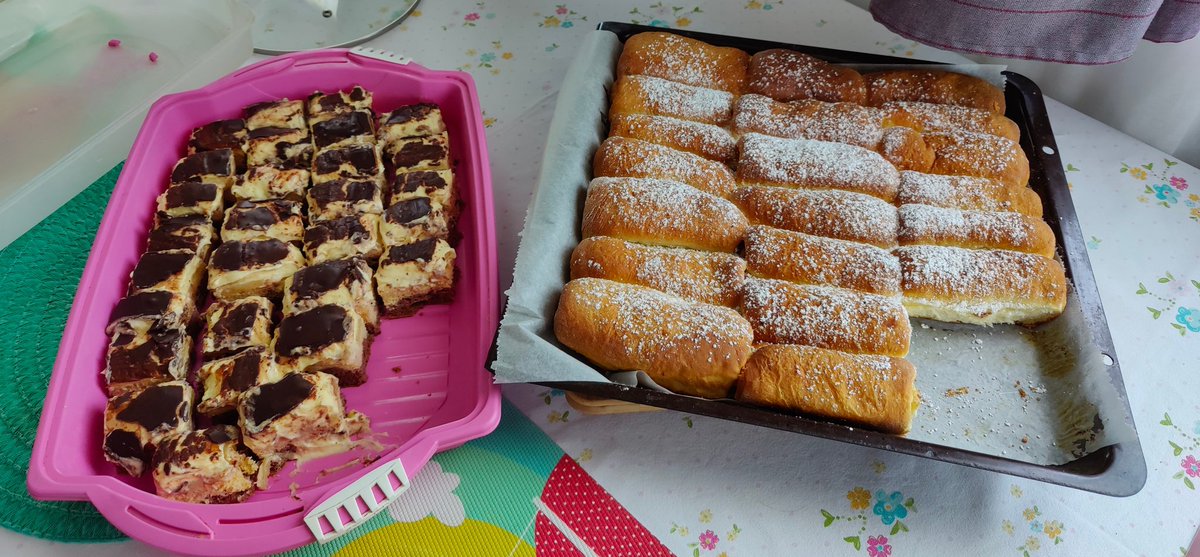 kicsidab's tweet image. &quot;jajj gyerekek, nem sütöttem semmit, csak egy kis buktát&quot;#anyós
Feláldozom magam a családi békéért 😅