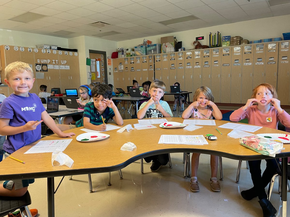 Mrs. Kelley Freedom Elem tweet media