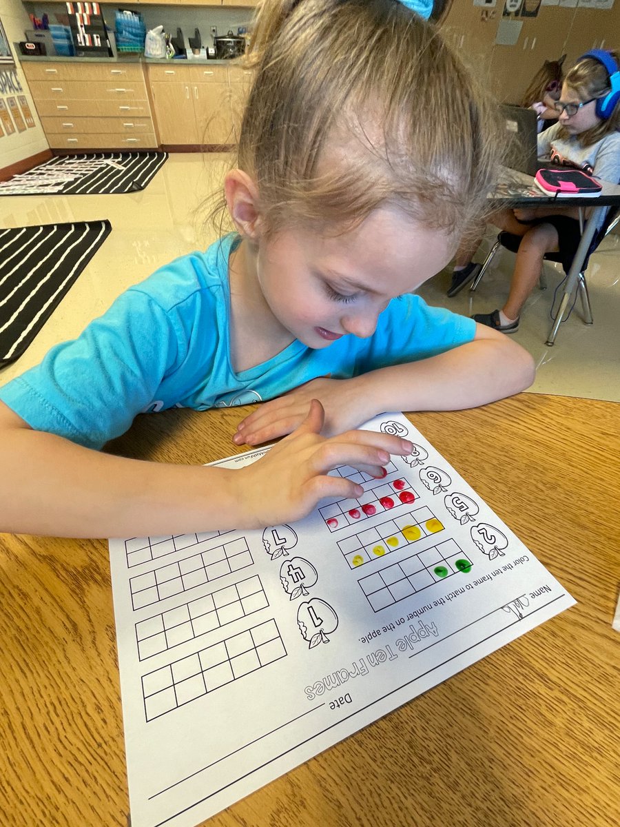 Mrs. Kelley Freedom Elem tweet media