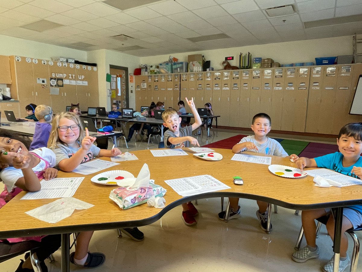 Mrs. Kelley Freedom Elem tweet media