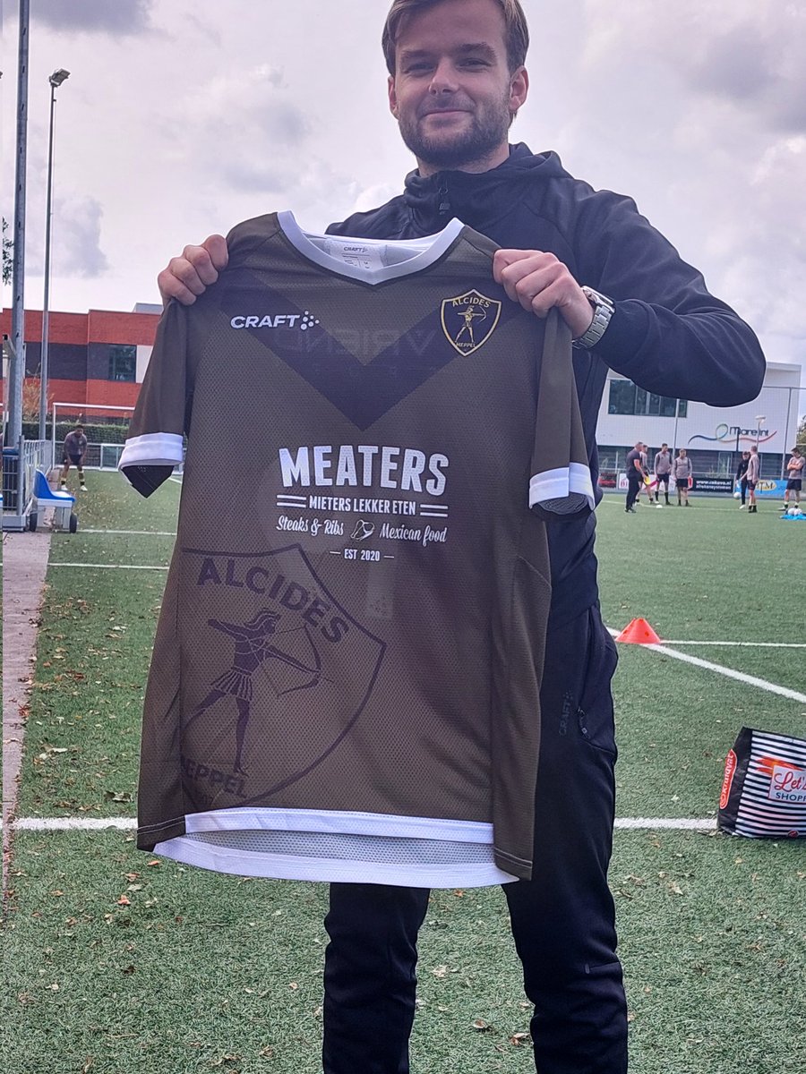 Alcides1907's tweet image. Alcides speelt in het nieuwe uit tenue! #meaters #hoofdsponsor