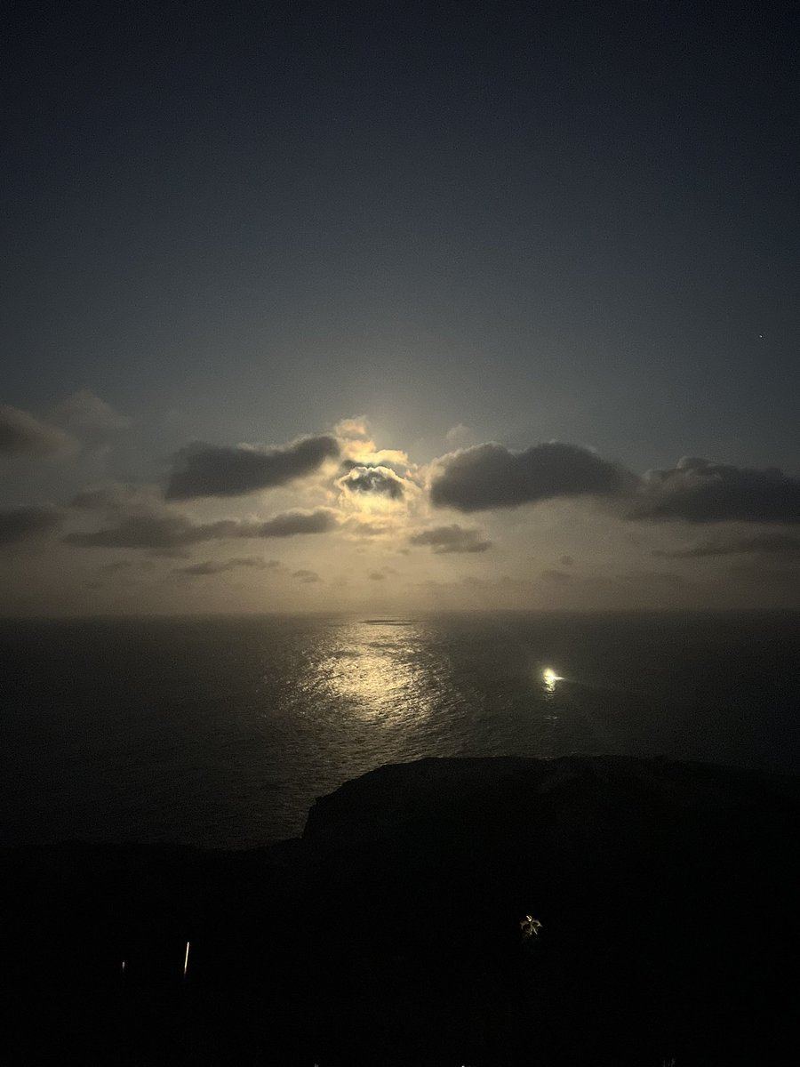 Captured at 11:00pm #signalhill
gorgeous moonlight 🌕 

#nlwx