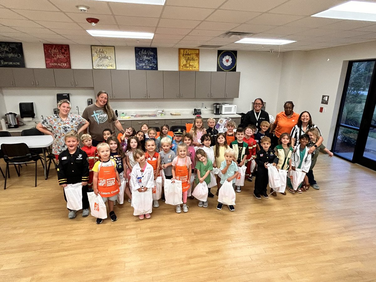 Career Day Workshop-grateful for community outreach <a href="/6363/">мσнαммєɒ</a>!📚<a href="/avillan2915/">Anthony Villanueva</a> <a href="/ldm65/">Lisa McMurtrey</a> <a href="/Jibby40/">Nick O'Jibway</a> <a href="/lindap6635/">linda perez</a> <a href="/HDRessie_8531/">Therese</a> <a href="/RickGTHD/">RickGTHD</a> 📚📕✏️🖍️✂️📯