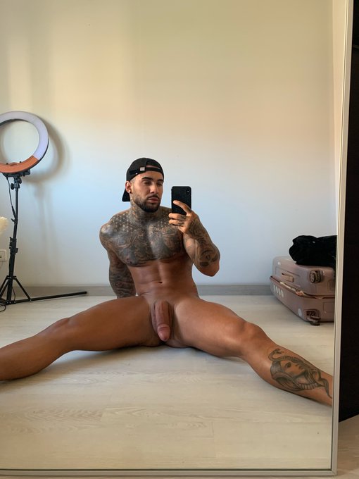 Watch Tatted Fit's leaked NSFW photo on TwXstars