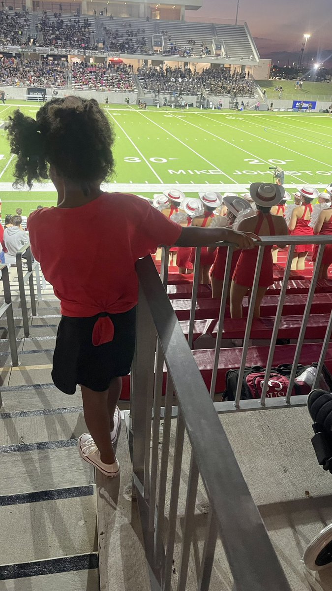 KelliLPrice's tweet photo. This is my dreamer! 🩰 Standing behind the dancers and chanting with the cheerleaders. Keep dreaming (and working) until your dream comes true! ❤️ #dance #kbbc https://t.co/7N2Y7ujkND