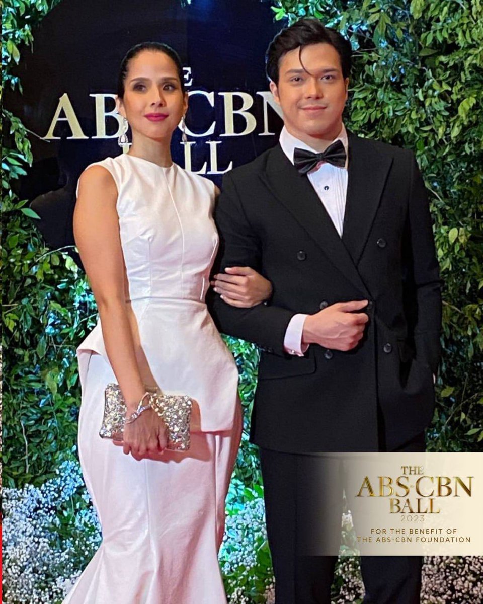 LOOK: Siblings Maxene and Elmo Magalona walk together on the #ABSCBNBall2023 red carpet! 
#ABSCBNForeverGrateful 
#ABSCBNBallRedCarpet2023