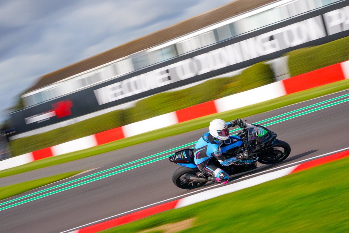 OfficialBSB's tweet photo. HEL Performance British Junior Supersport Championship with Motocourse - Wilkinson beats Stephenson to pole:
https://t.co/VriMalijUB https://t.co/4KjAethB3a