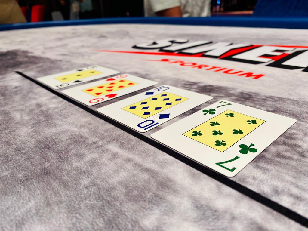 SixersPoker's tweet image. 🎟️ SORTEITO MERCHANDISING SIXERS 🎟️

🃏Baraja de 4 colores exclusiva de Sixers
👕 Camiseta oficial de Sixers
🎒Mochila oficial de Sixers

Para que vengas bien equipado a la Gran final en @CasinoGVPoker.

Retweet 🔁 y seguir nuestra cuenta.

SORTEO ACABA 1️⃣ de Octubre a las 23:59…