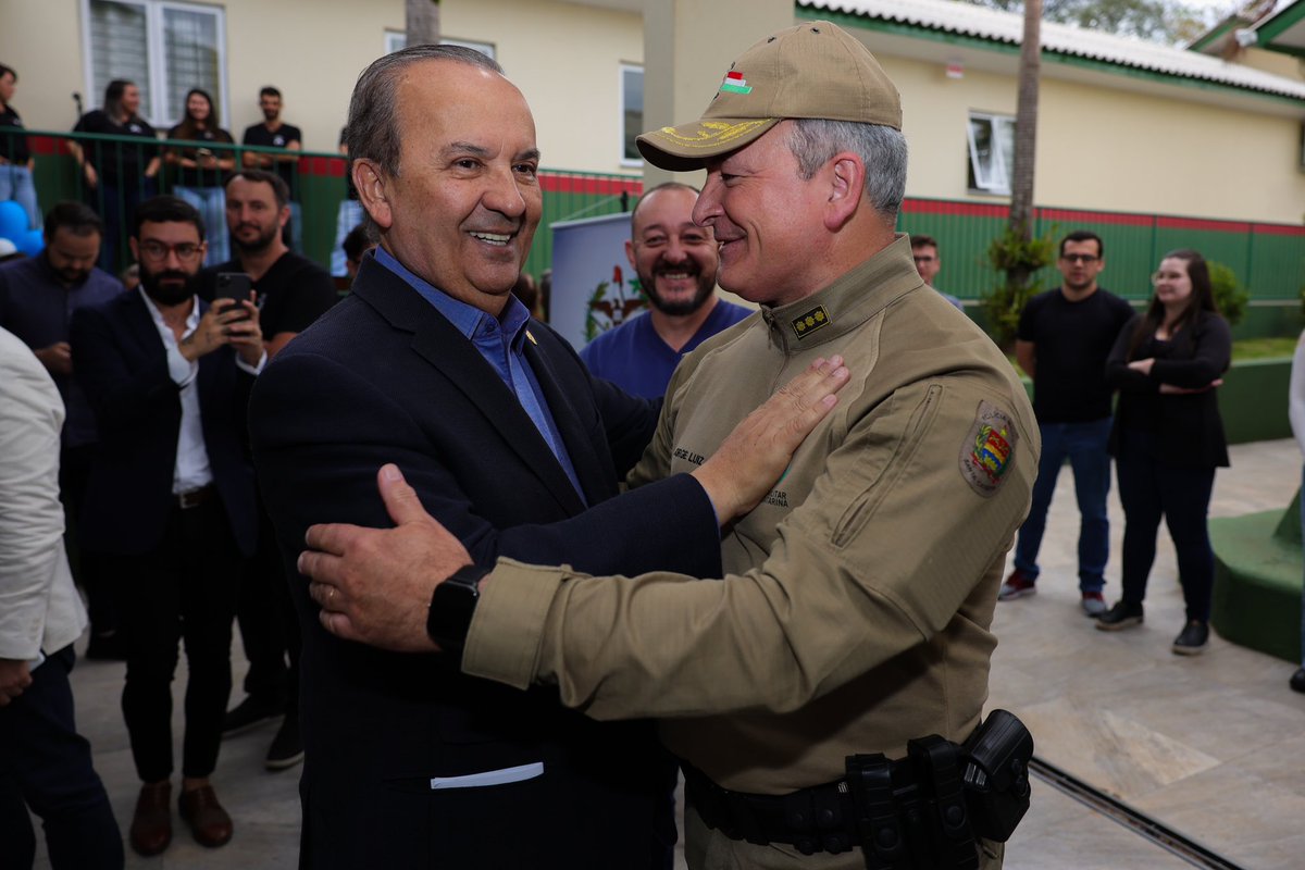 jorginhomello's tweet image. Sabe o que me deixa faceiro? Trabalho, trabalho e trabalho. Agenda cheia, muitas entregas e assinaturas de projetos novos. E teve tudo isso essa semana. 

De segunda até hoje foram muitas emoções. Comecei lá em Blumenau, onde ganhei o traje para a Oktoberfest deste ano. Depois…