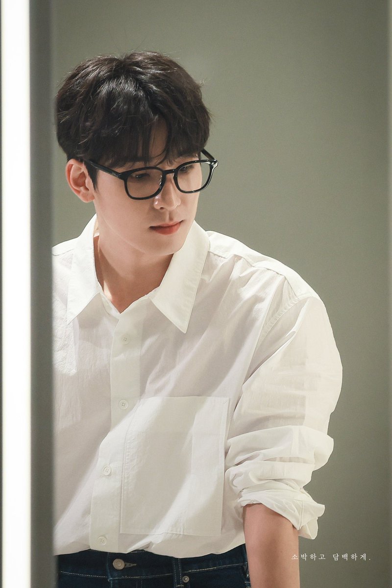 원우 이 사진들 드라마 스틸컷 같애 
보이스 비밀의숲 이런 장르