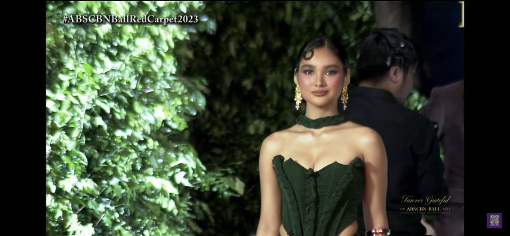 triins_'s tweet photo. kinabog nanaman po ng isang karina bautista oh!! Grabe ka talaga manggulat no.

KARINA AT ABSCBNBALL
#KarinaGratefulNight https://t.co/OScoMIf1og