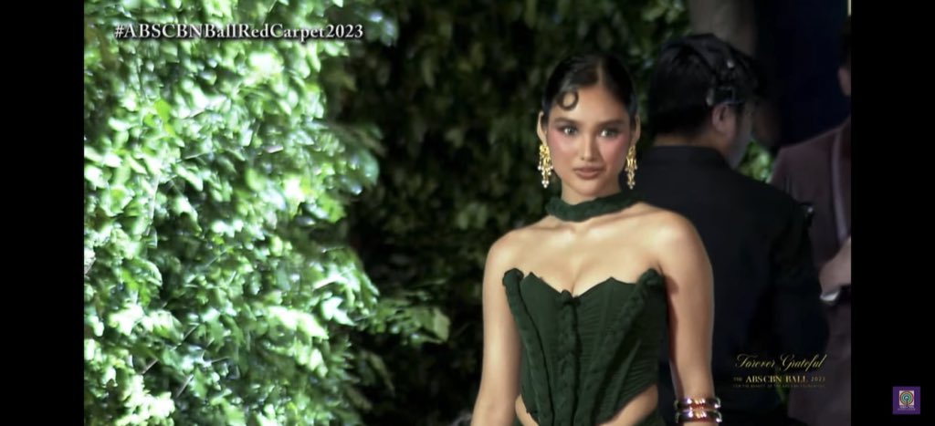 triins_'s tweet photo. kinabog nanaman po ng isang karina bautista oh!! Grabe ka talaga manggulat no.

KARINA AT ABSCBNBALL
#KarinaGratefulNight https://t.co/OScoMIf1og