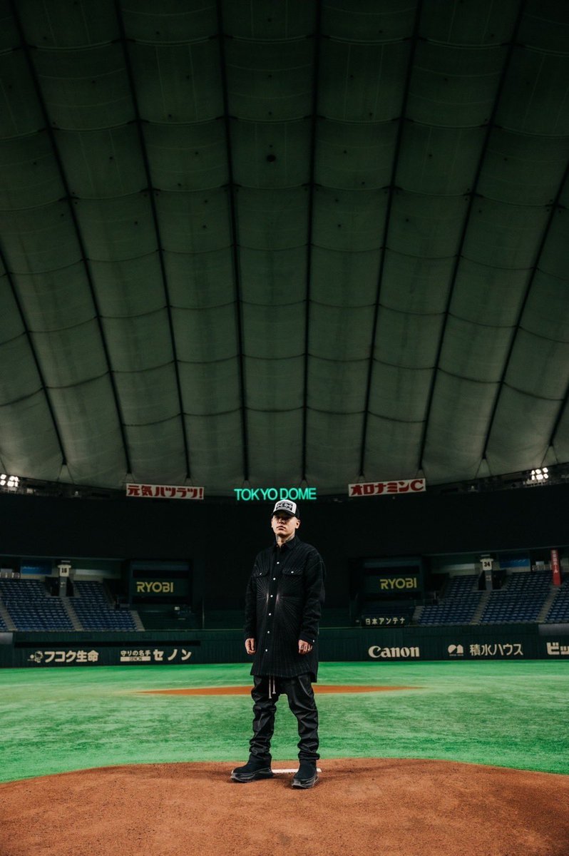 TPablow's tweet photo. 明日の昼、12時よりチケット販売開始。

夢を更新し幼馴染とHip Hopで東京ドームに立つ、BAD HOPにしか出来ない最後の挑戦です。
新しい日本のHip Hopの歴史を一緒に作りましょう。

BAD HOP THE FINAL at TOKYO DOME
2024年2月19日(月)
開場16:00
開演18:00
9,900円(税込)

https://t.co/VH6OJcZcwI https://t.co/AkRaDaUBlK
