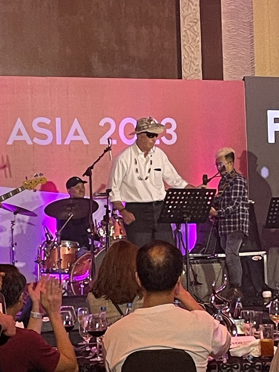 President @HadleyWilsonMD leading @ACCinTouch in a Karaoke showdown with the Philippine heart Association @ACCinTouch Kenny Rogers would be proud. #ACCAsia