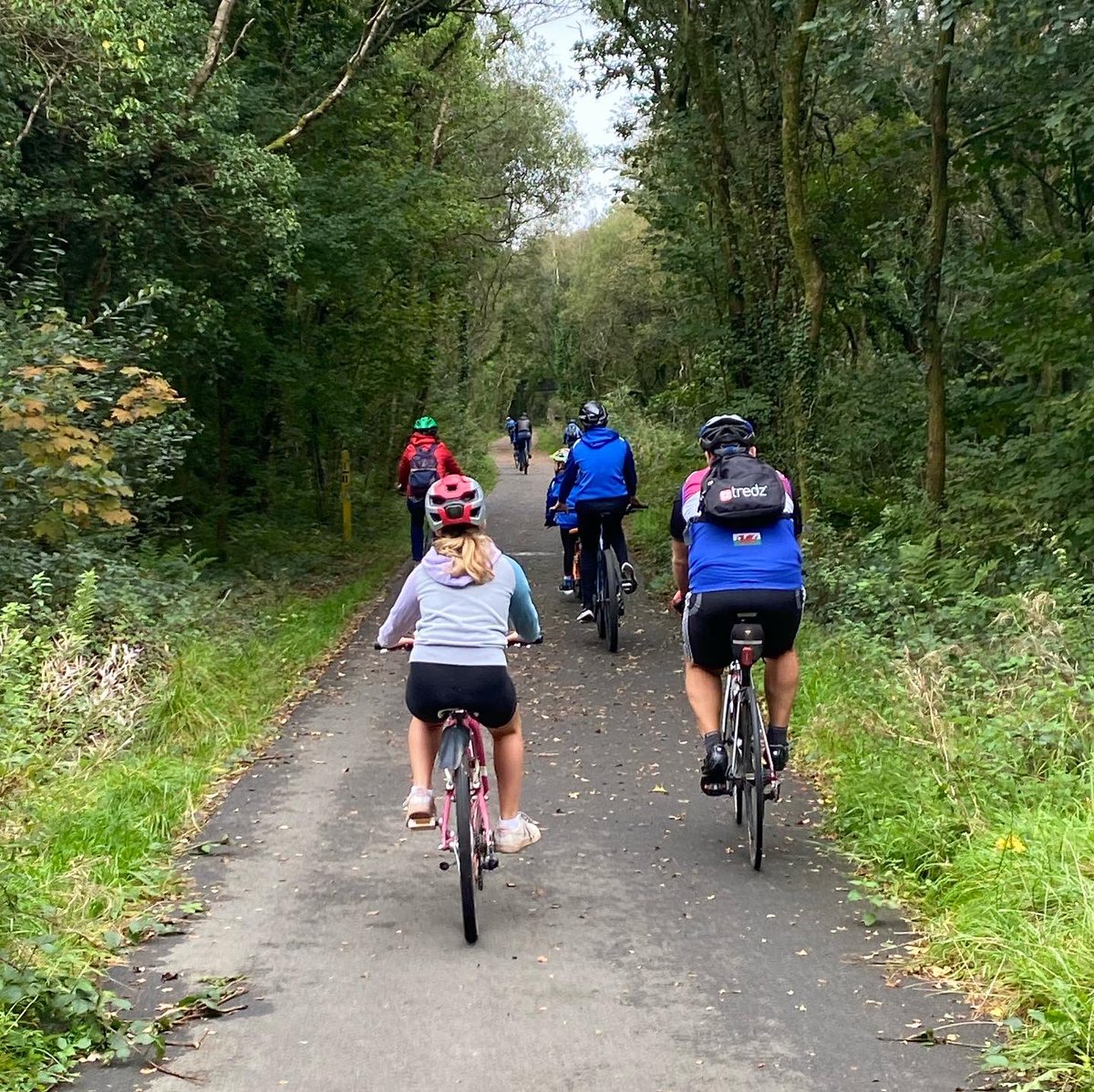Cracking club family ride to #Pontarddulais this morning! Great group, lovely chats, gorgeous coffee and nice cakes too! And, we beat the rain!!!! Well done everyone, hope you all had fun!! #TeamGR🇳🇱 #cycling #fun #families #ride #clubride #coffee #cake @CoaltownCoffee