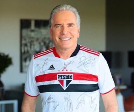 aldeia_noticias's tweet photo. ANÁLISE ATHLETIBA - DONO DO CLUBE 

Roberto Justus x Mário Celso Petraglia 

Vitória de Justus 

Enquanto o dono do Athletico não usa camisa do clube do coração, o dono do Coritiba usa https://t.co/RXJrCYGPXc