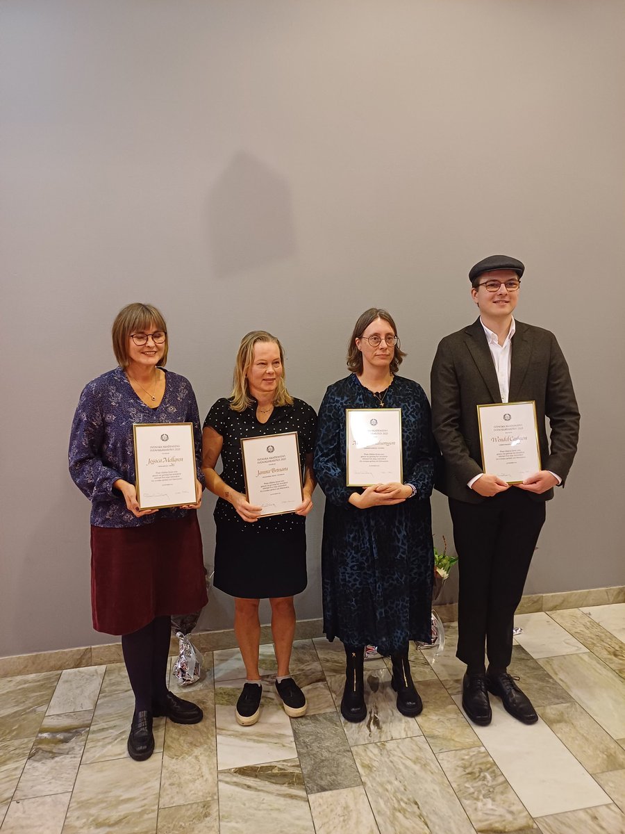 Svenska Akademiens svensklärarpris delades ut igår på Bokmässan i Göteborg. Stort grattis till alla fyra pristagare. Jessica Mellgren, Janira Brinaru, Marika Abrahamsson och Wendel Carlsson.