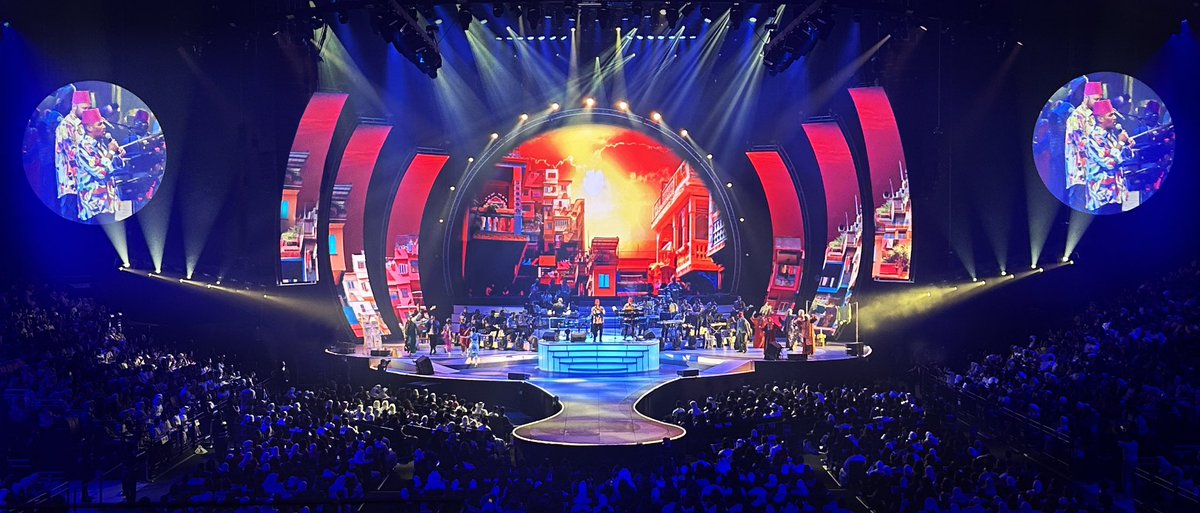 RebeccaBrower's tweet image. A Night with Miami. A visual, musical journey like no other! 

Venue: The Arena, Kuwait
Stage Design: Me! 

#miami #themiamishow #stagedesign #productiondesign #arena #kuwaite