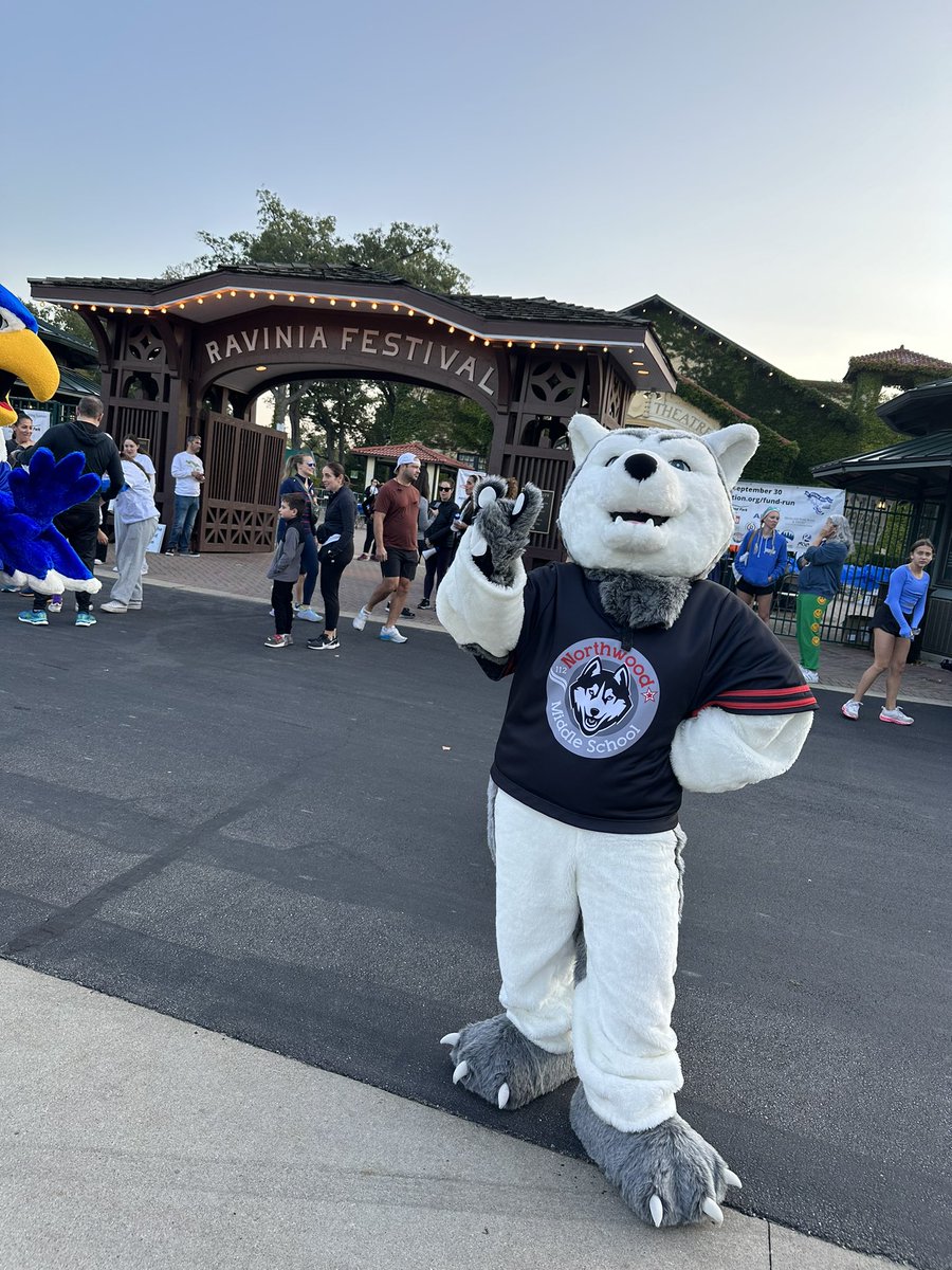 &amp; the FUNd run is underway! What a great turnout! #112leads <a href="/112foundation/">112 Education Foundation</a>