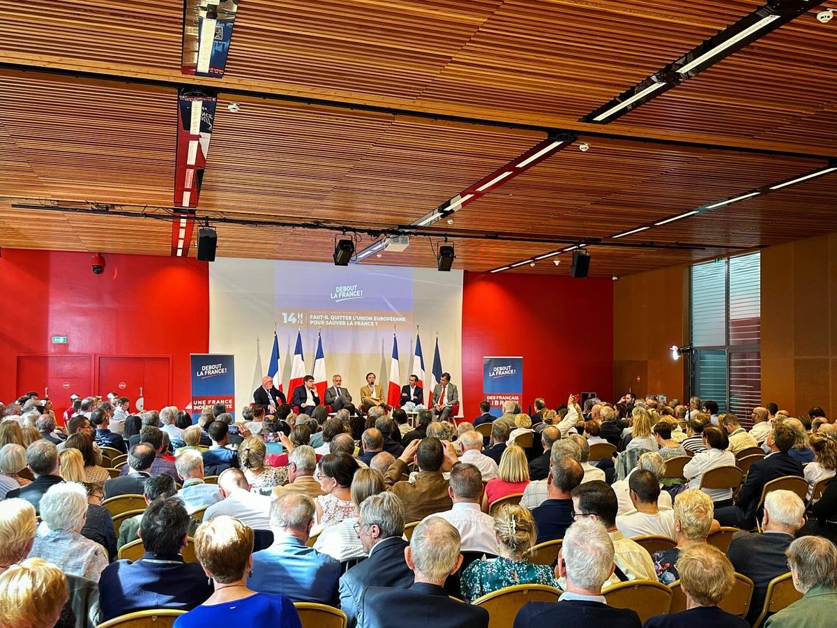 dupontaignan's tweet image. Début de la table-ronde « Faut-il quitter l’Union européenne pour sauver la France ? », avec @JulienAubert84, @Guillaume_Bigot, @PhilippeMurer, @rougeyronpierre et @Verhaeghe
#UDLF2023