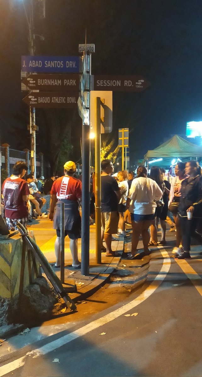 jhehjie's tweet image. Ano nga ba ginagawa ko dito?
Rong decision 🤧
#baguio 
#nightmarket 
#sessionroad