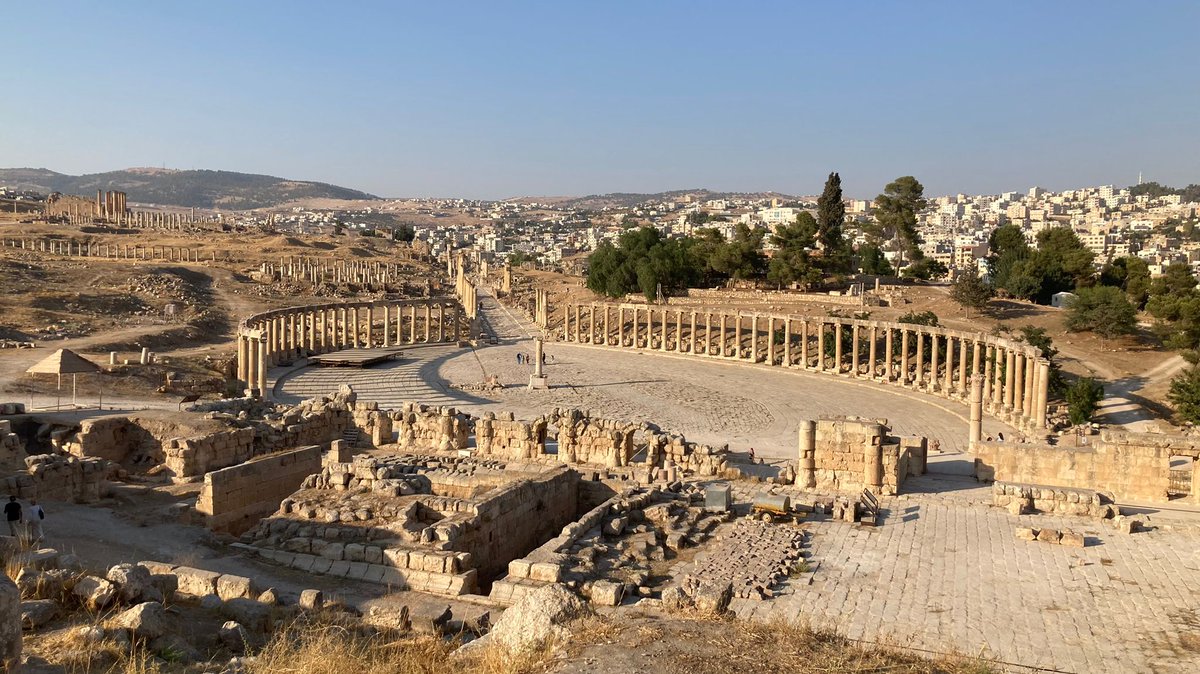 #RomansiteSaturday pics from a summer trip to #Jerash, Roman  Gerasa, one of the best preserved late antique cities in the Middle East, 2nd century CE but also inhabited all the way through to the 7th century The Cardo, the North Theater and the Oval Plaza. #Archaeology #Jordan