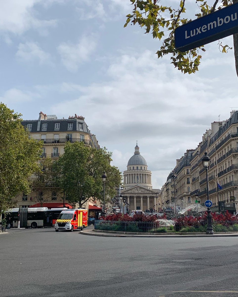 constanzavpaura's tweet photo. Tengo una relación a distancia con París. ❤️ https://t.co/ZLHS7ZtnKO