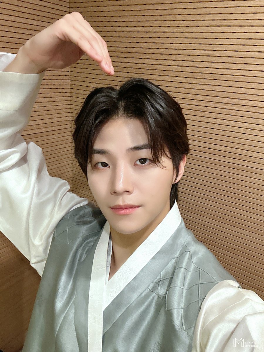 Ghost9_Brazil's tweet photo. [📷| Fancafe] 230930 #SONJUNHYUNG 

2023 HAPPY CHUSEOK (Hanbok Selfie ver.) 

#Chuseok #추석 #손준형
#GHOST9 #고스트나인 
#Go_STORY #고스토리 https://t.co/BztHCEXLBX