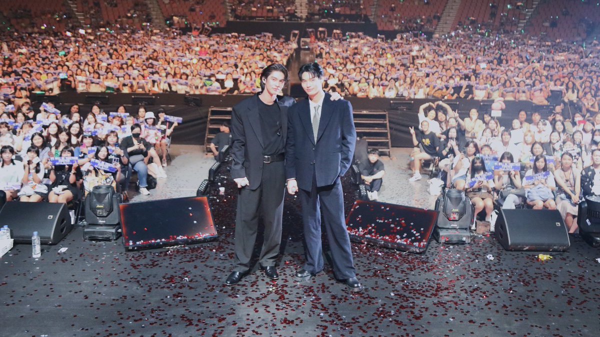 GMMTV's tweet photo. ขอบคุณทุกคนที่มาเจอกัน และสนุกไปด้วยกันนะครับ
พวกเราทั้งดีใจ และประทับใจทุกวินาทีที่เกิดขึ้น
ทุกคนน่ารัก ทุกคนซัพพอร์ตพวกเราได้ดี
ขอบคุณที่มาร่วมเป็นความทรงจำดี ๆ ในวันนี้ 
พวกเราสัญญาว่าจะจดจำไว้…ตลอดไป 
•
謝謝大家一起來參與，一同享受這段時光。
我們感到非常高興，每一秒都印象深刻。
大家都很可愛，一直給我們很多的支持。
感謝你們今天一起創造的美好回憶
我們會永遠銘記在心。
•
#SBSconcerttourinTP
#GMMTV