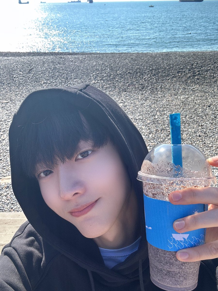 Ⓜ️ ࣪ ‹MNET+› ࣪ 30.09.23 ˖

#YOOSEUNGEON : Oui je me repose bien. LOL. Mangez des palourdes grillées et boire une boisson au biscuit et à la crème!

#유승언 #EVNNE #이븐