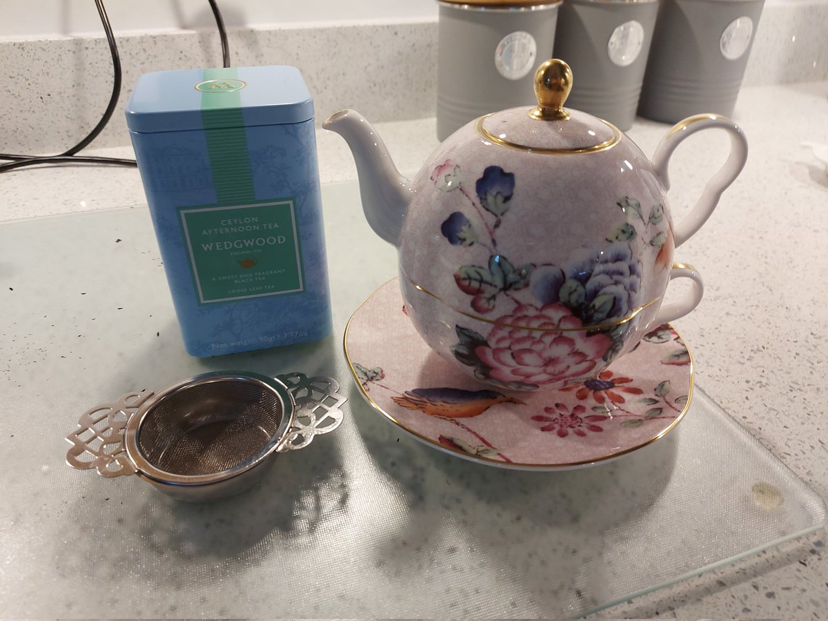 TheBrewLady1's tweet image. #QuietTime disrupted this am, so now it's time for #TeaForOne #Wedgwood #Cuckoo It's what my Dad used to call me 🤪 #StokiePots #Potteries #Moorland coaster