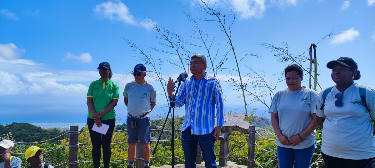 DavidCASIMIR5's tweet photo. 3eme Festival de Randonnée Rodrigues. #Rodrigueshikingfestival
Great ecotourism event by "Association des Guides Randonnée Rodriguais".  Nice day at work breathing natural fresh air. https://t.co/HW3VXXFJSA