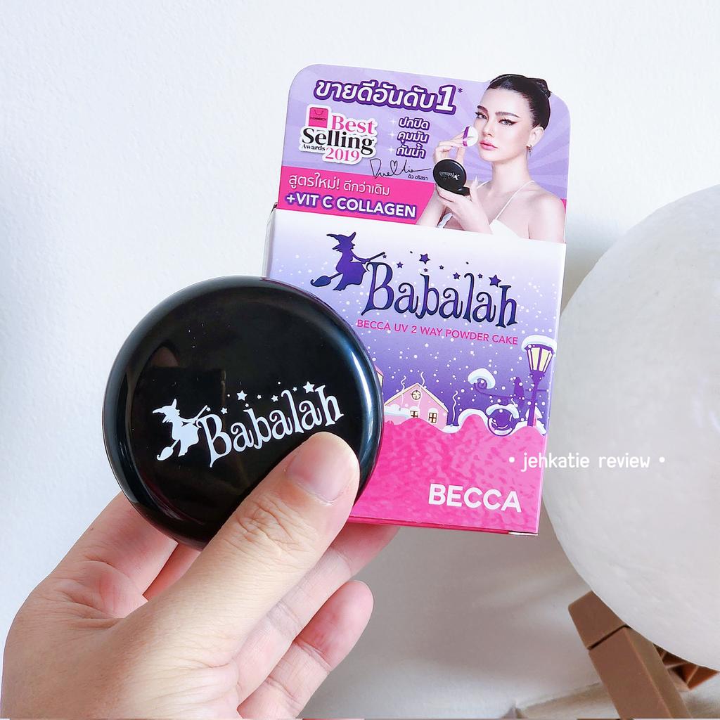 jehkatieee's tweet photo. ใครที่เคยใช้จะรู้ ใครยังไม่เคยต้องลอง #แป้งแม่มดในตำนาน #Babalah แป้งผสมรองพื้น ใช้ดีมากแกร๊ สาบานเลยว่าแค่ตบๆพับๆ เนื้อแป้งเนียนไปกับผิว ปกปิดรอยสิวรอยแดง ไม่ดูหนาโป๊ะด้วย เริ่ดจริงไปตำๆ 
📍พิกัด: 7-11 (ได้แสตมป์ 1บ. 2ดวงด้วย) #แป้งแม่มด #รีวิวเซเว่น #แสตมป์เซเว่น #ดีบอกต่อ https://t.co/m0BpnKLWGi