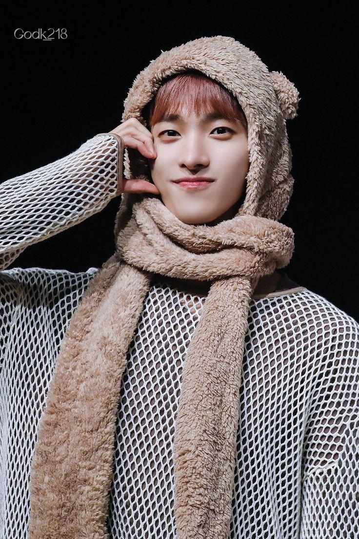 MinjinLee19's tweet image. Goshhh!! Until now naaamaze parin ako at the same time nashoshock of how they look so alike, like hanggang sa moles nila grabeee huhu pretty kumi noona and uri kyutieee kyeomiee🤧💖💖 #SVT #DOKYEOM #femaleversion #lookalike